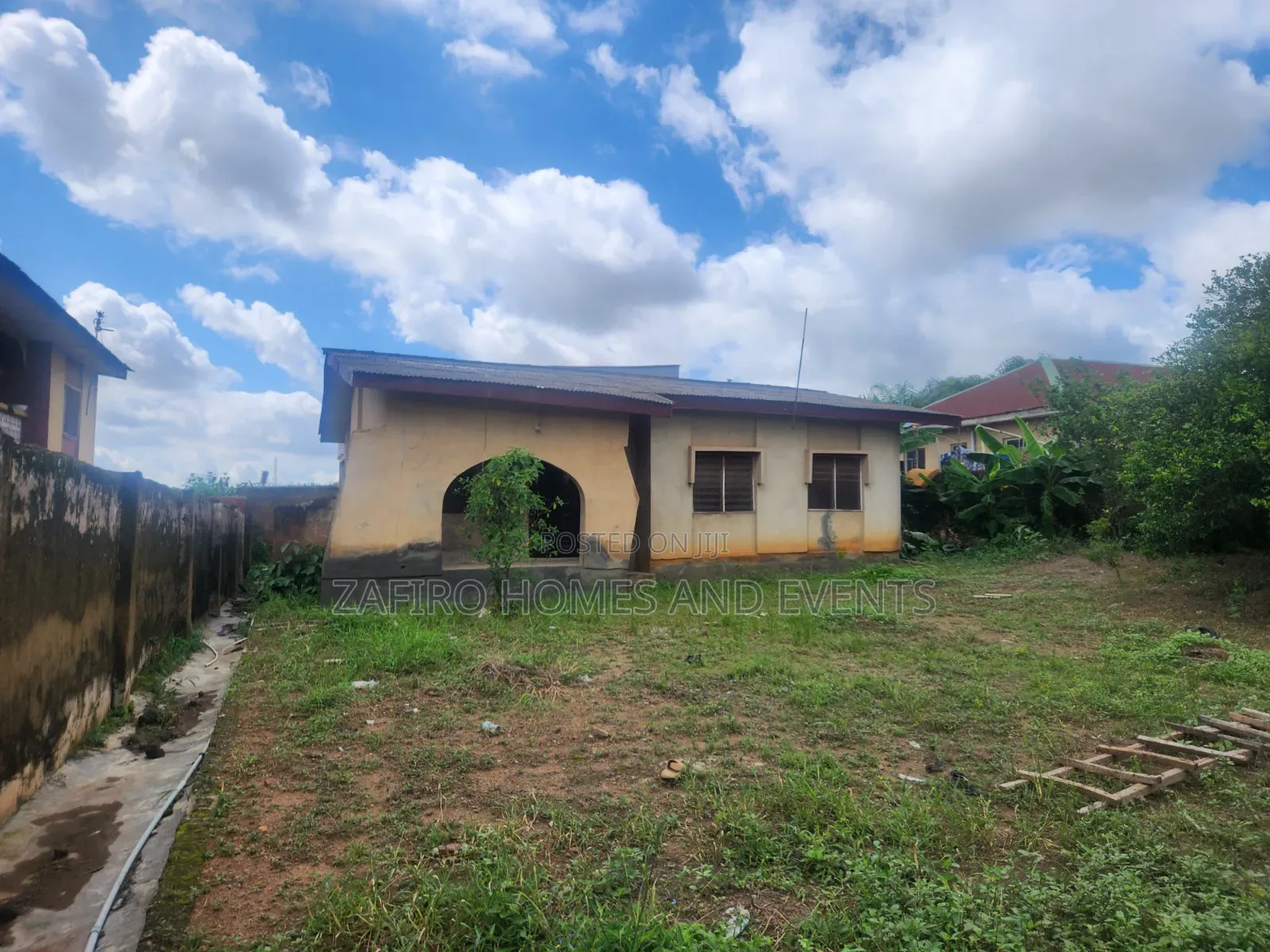 3bdrm Bungalow in Near Church Nla for sale in Akala Express