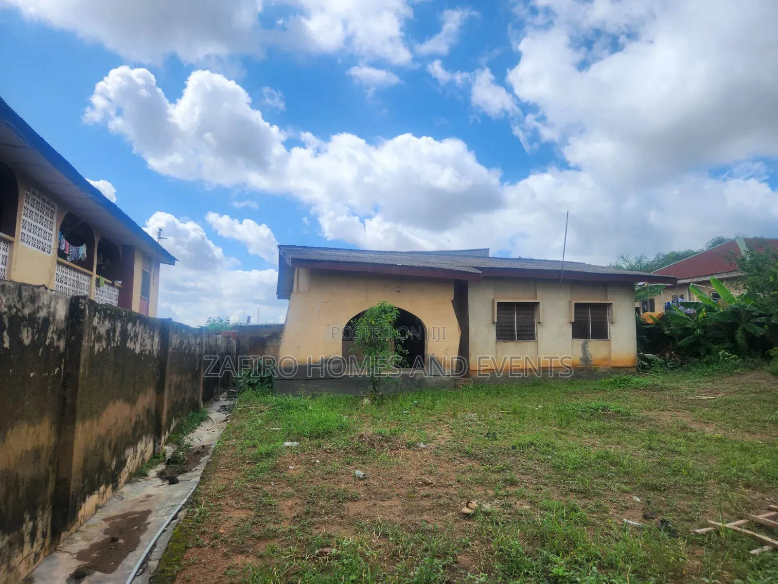 3bdrm Bungalow in Near Church Nla for sale in Akala Express
