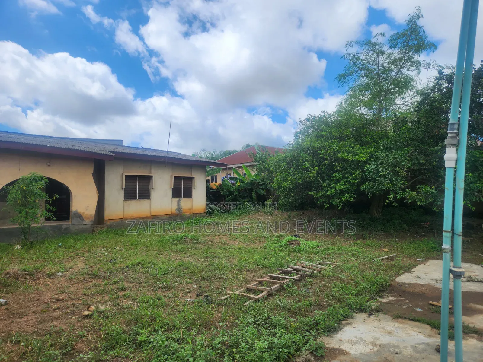 3bdrm Bungalow in Near Church Nla for sale in Akala Express
