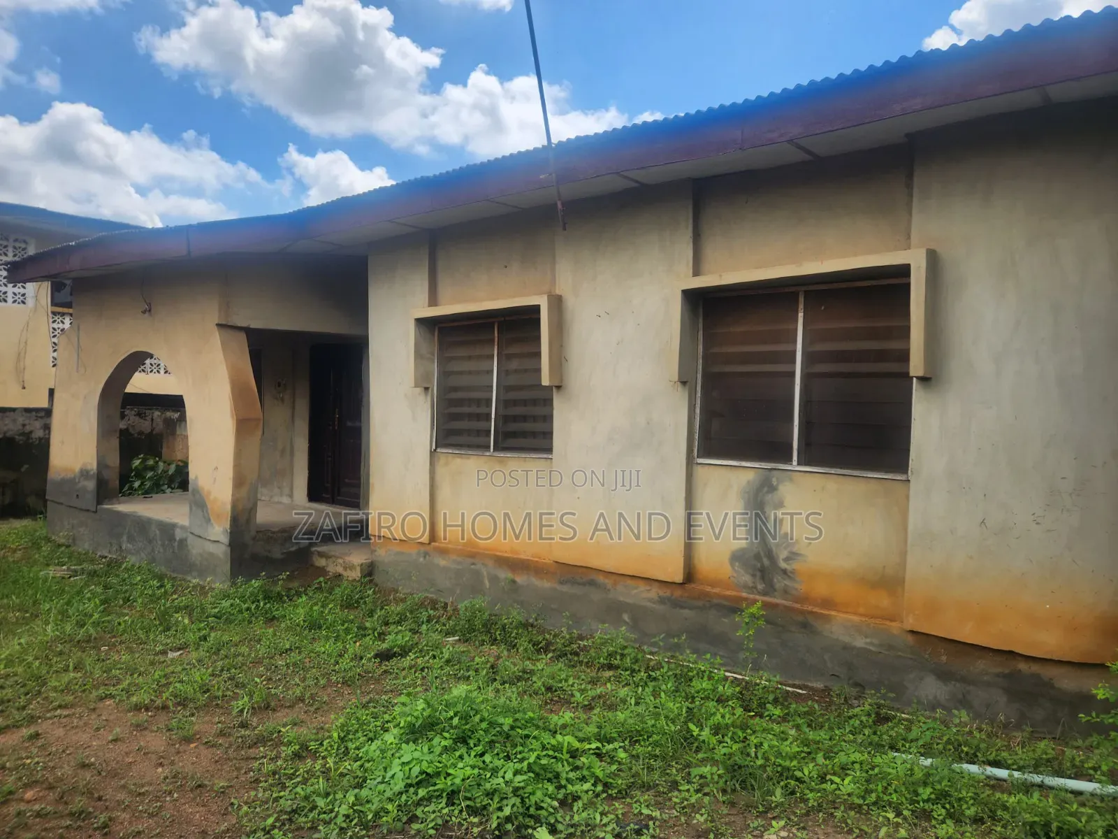 3bdrm Bungalow in Near Church Nla for sale in Akala Express