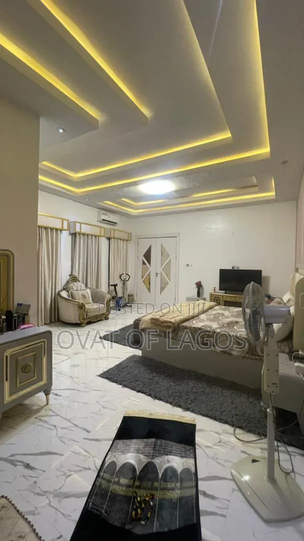 4bdrm Duplex in Chevron for rent in Chevron