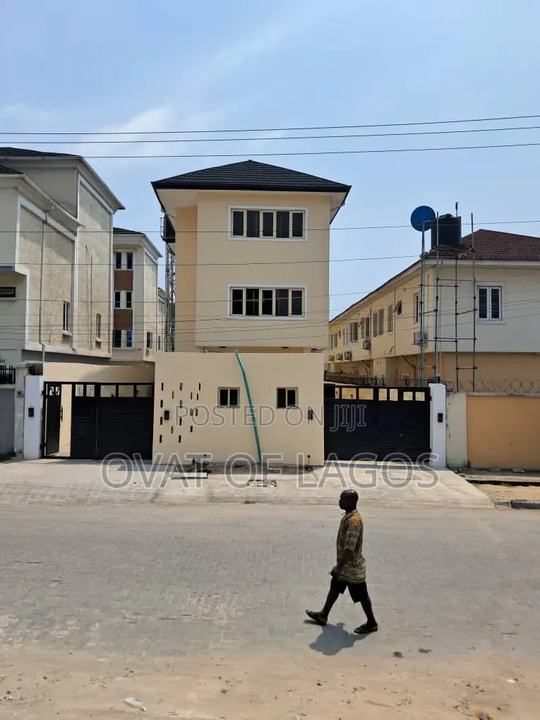 5bdrm Duplex in Idado for sale in Idado