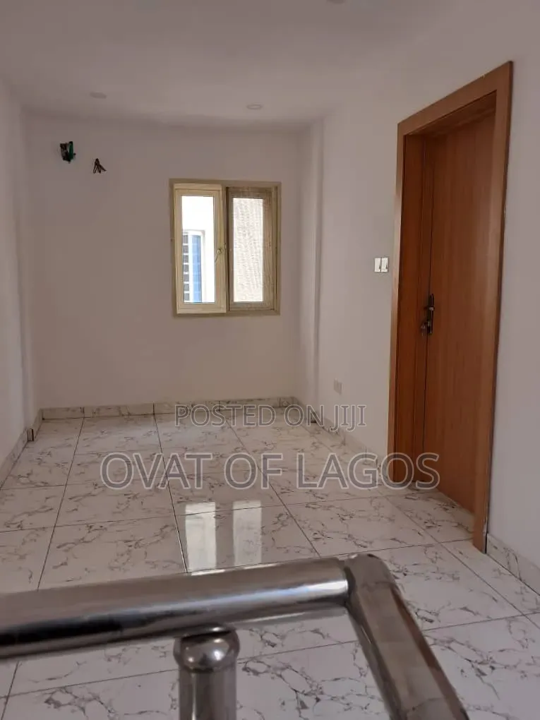 5bdrm Duplex in Idado for sale in Idado