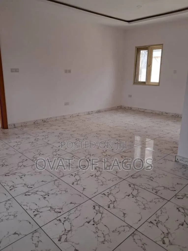 5bdrm Duplex in Idado for sale in Idado