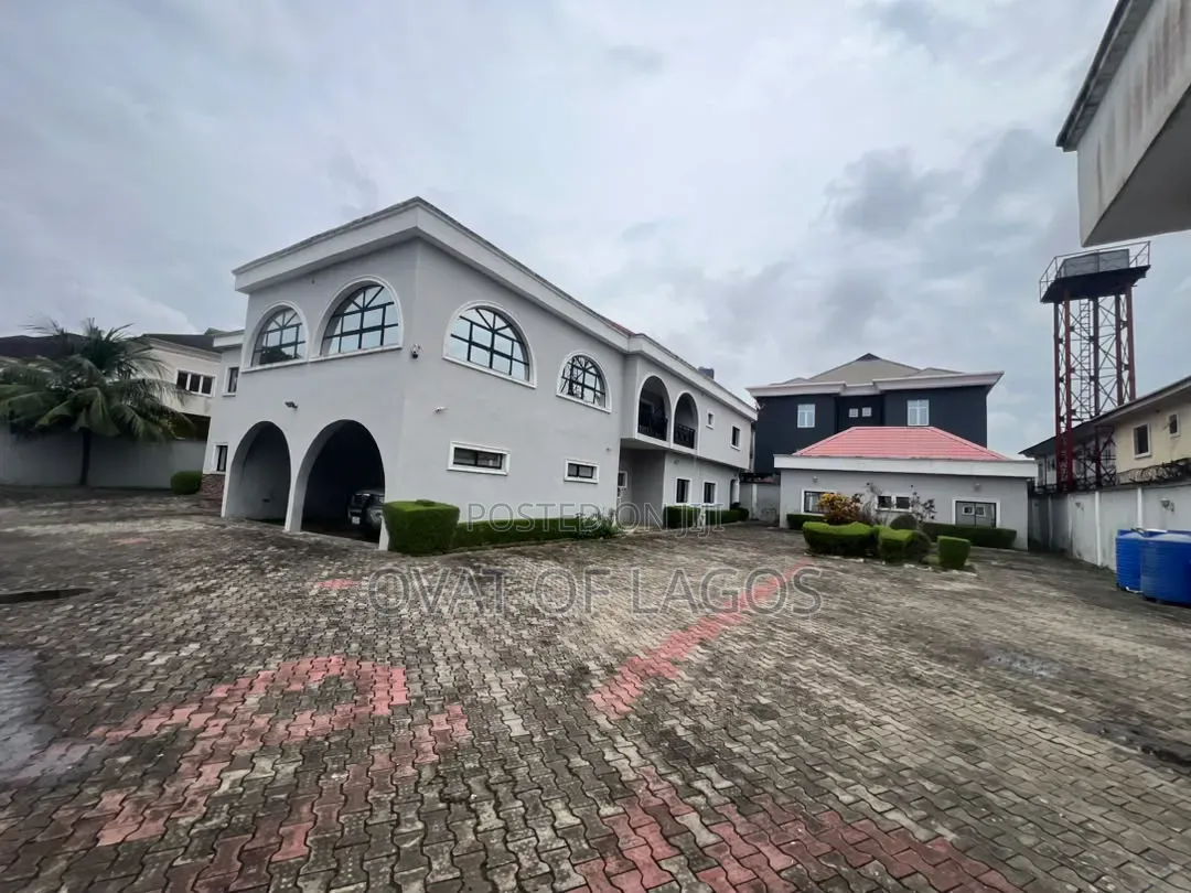 6bdrm Duplex in Chevron for sale in Chevron