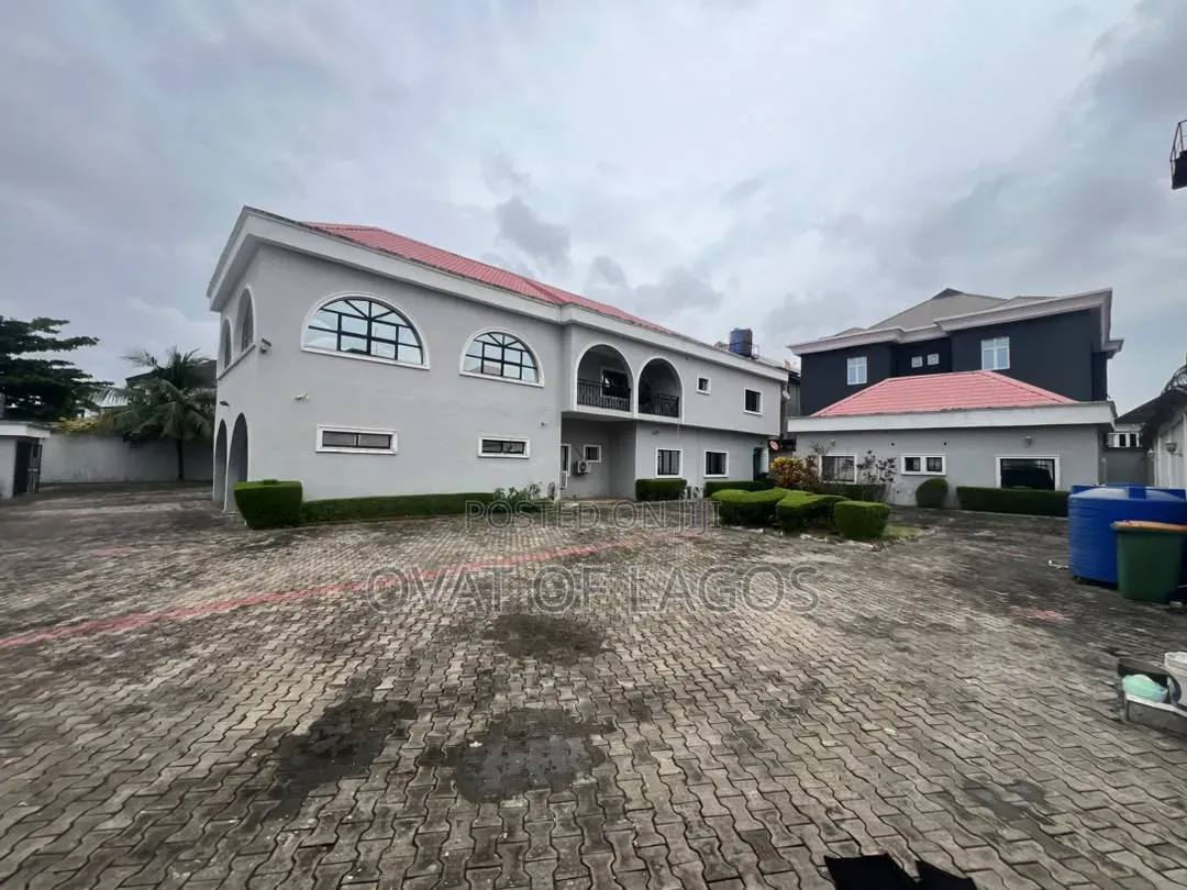 6bdrm Duplex in Chevron for sale in Chevron