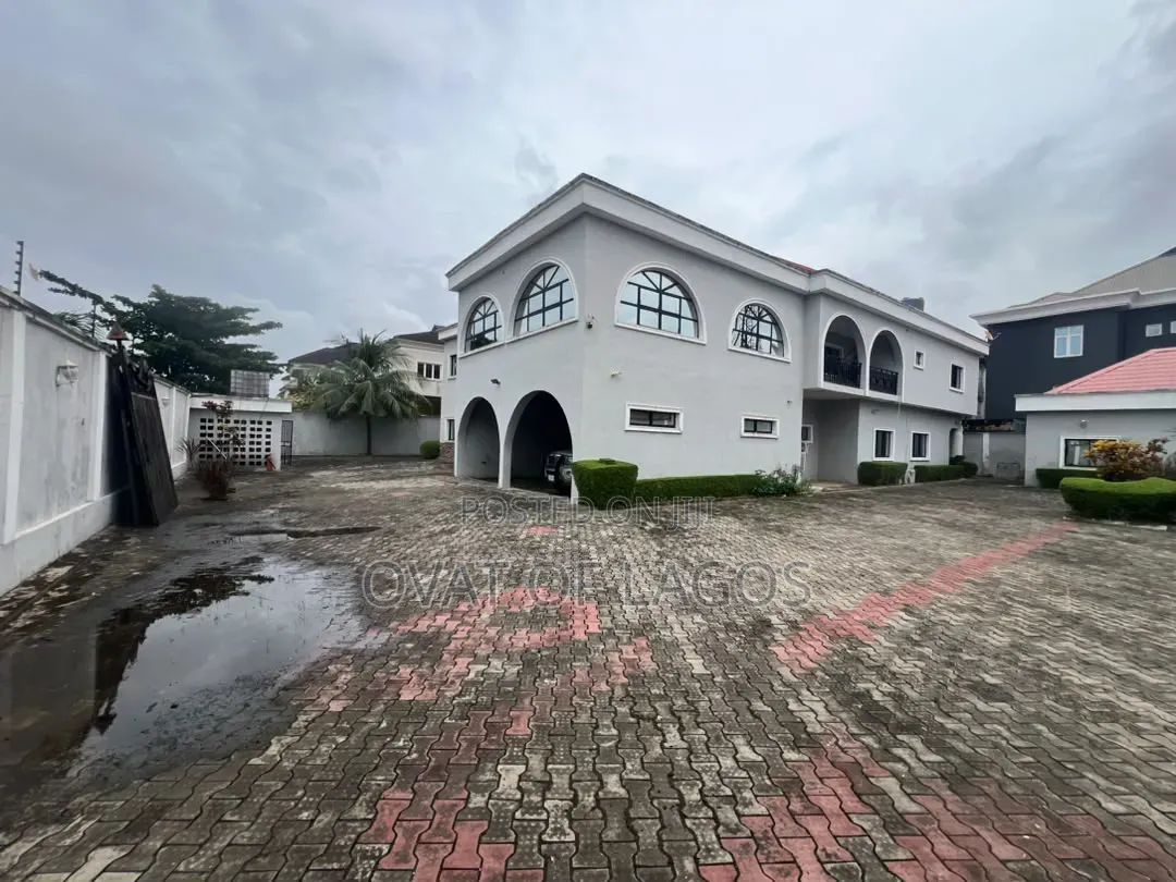 6bdrm Duplex in Chevron for sale in Chevron