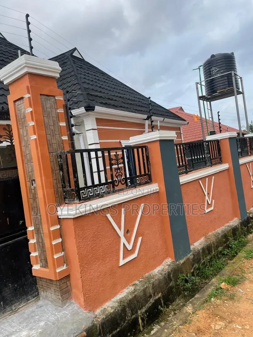 3bdrm Bungalow in Bravo, Oluyole for sale in Oluyole