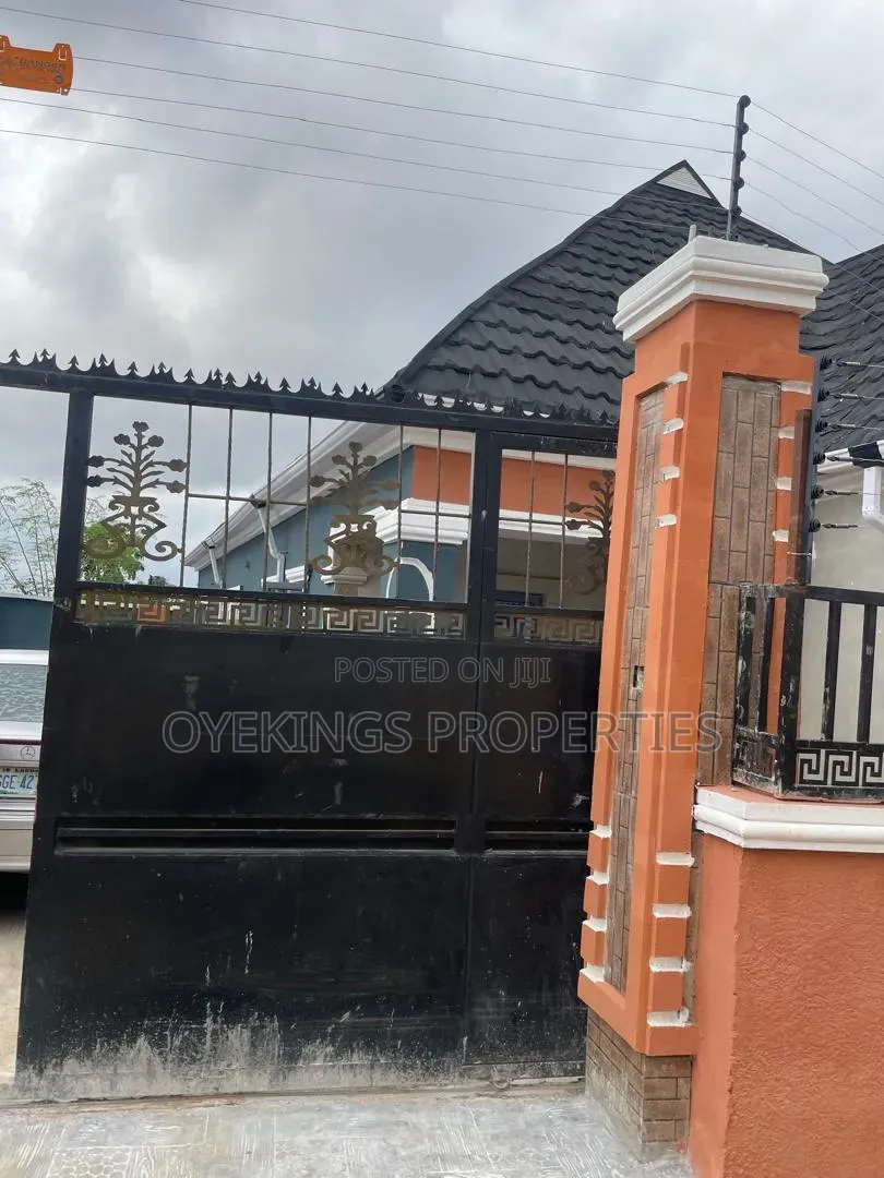 3bdrm Bungalow in Bravo, Oluyole for sale in Oluyole