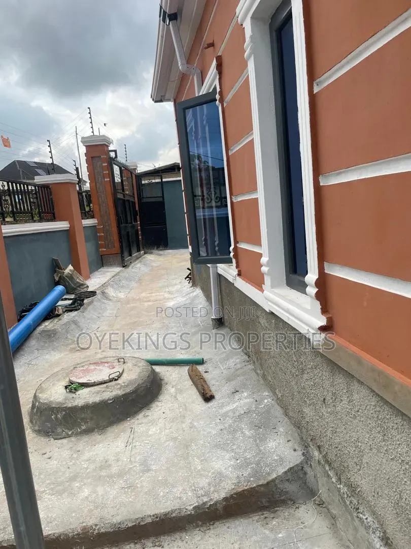 3bdrm Bungalow in Bravo, Oluyole for sale in Oluyole