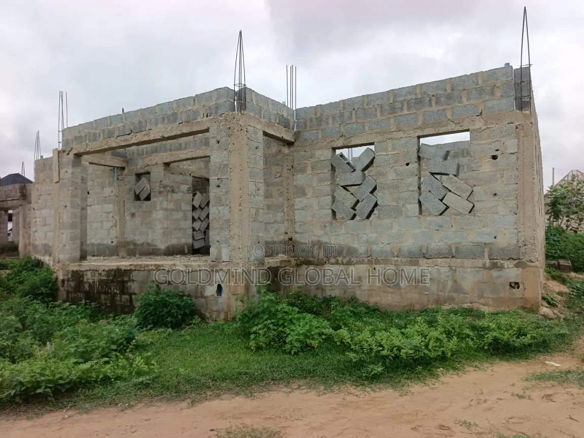 4bdrm Duplex in Lugbe District. for sale in Sabon Lugbe