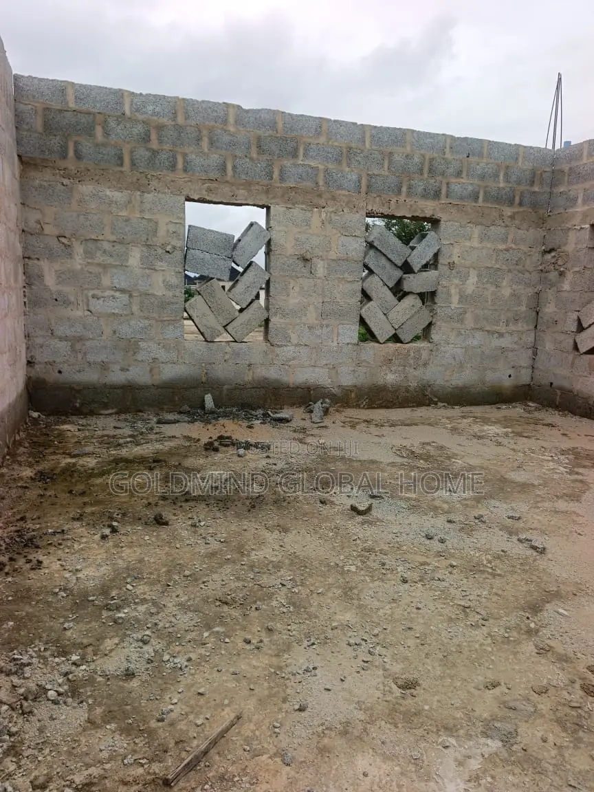 4bdrm Duplex in Lugbe District. for sale in Sabon Lugbe