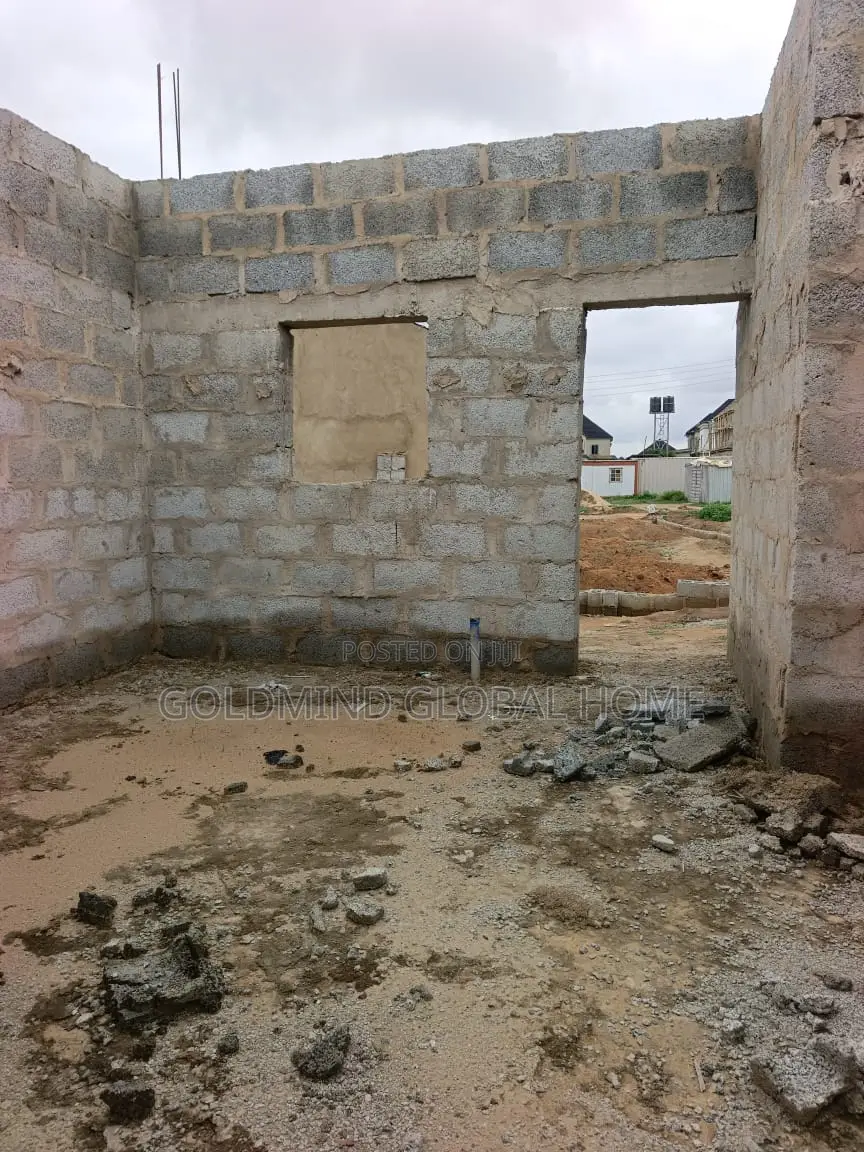4bdrm Duplex in Lugbe District. for sale in Sabon Lugbe