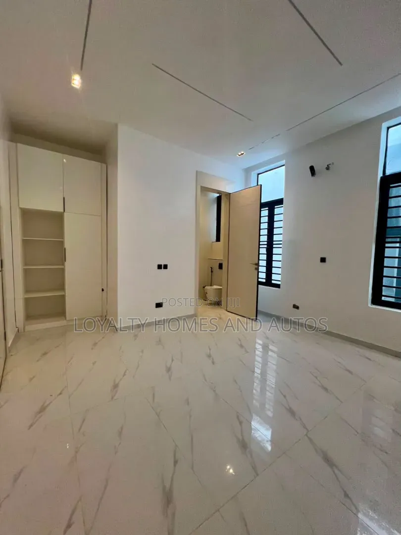 6bdrm House in Banana Island for sale in Banana Island
