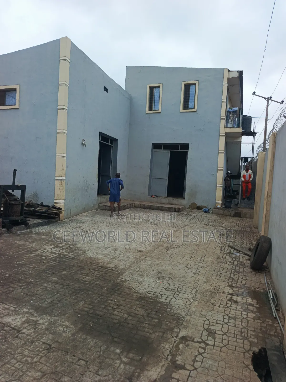 Mini Warehouse Self Compound at Toll Gate Ibadan in CHallenge / Ibadan