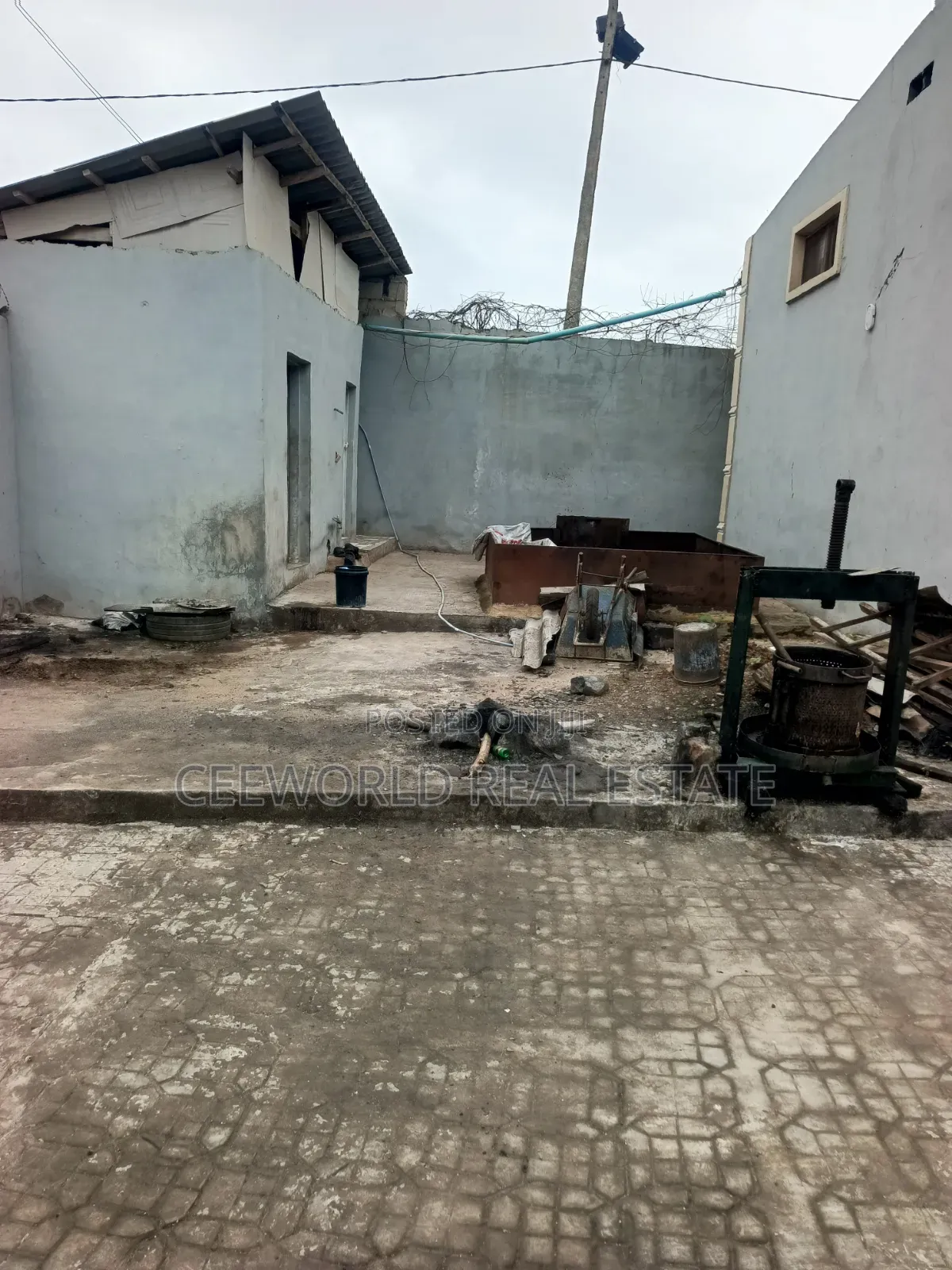 Mini Warehouse Self Compound at Toll Gate Ibadan in CHallenge / Ibadan