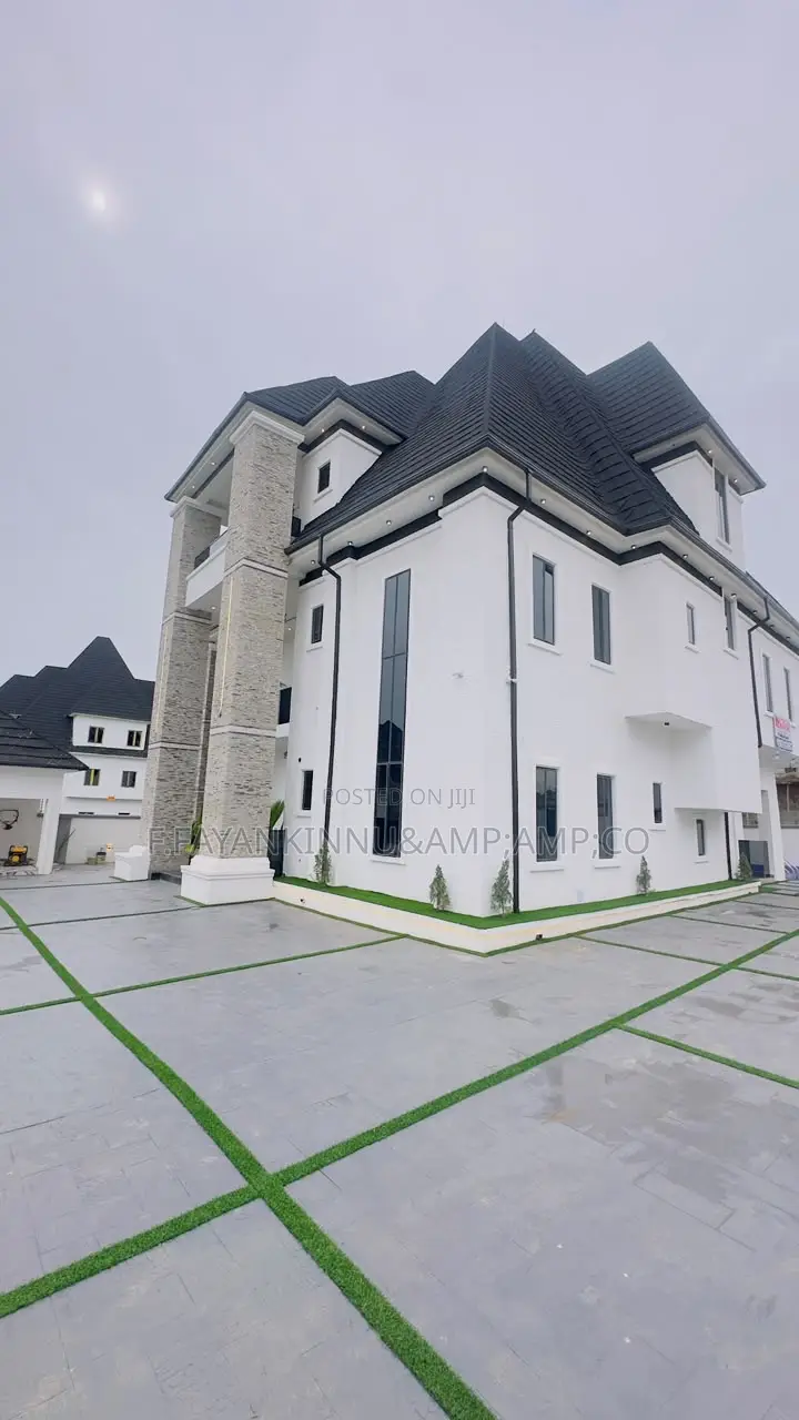 5bdrm Duplex in Dakwo District for sale in Dakwo District