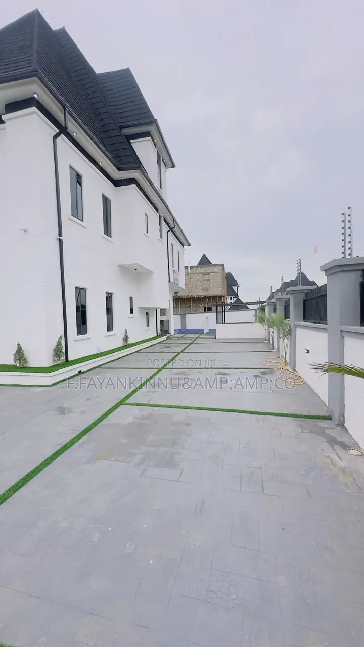 5bdrm Duplex in Dakwo District for sale in Dakwo District