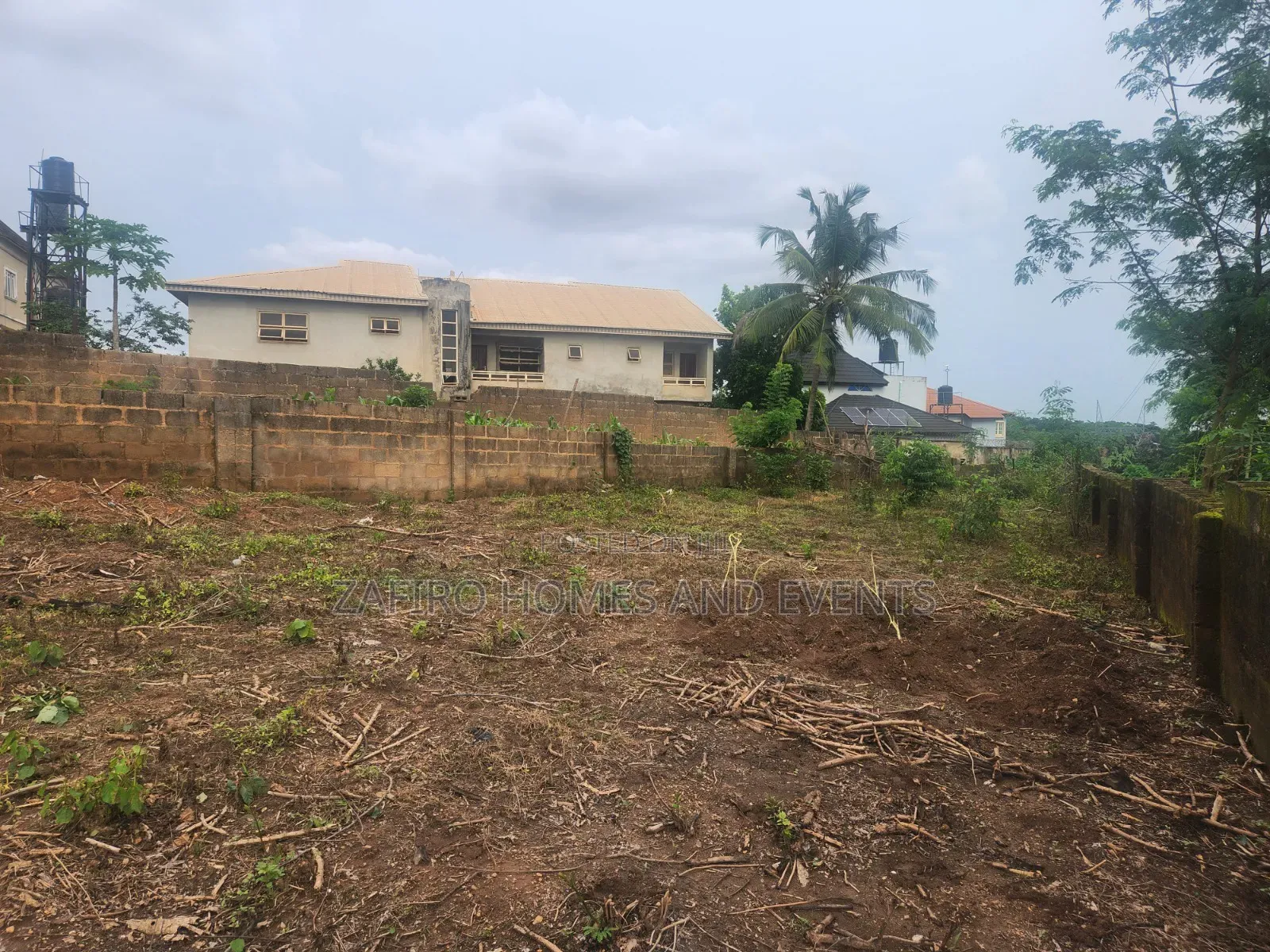 Distressed 1300m2 Fenced and Gated Piece of Land for Sale in Idishin