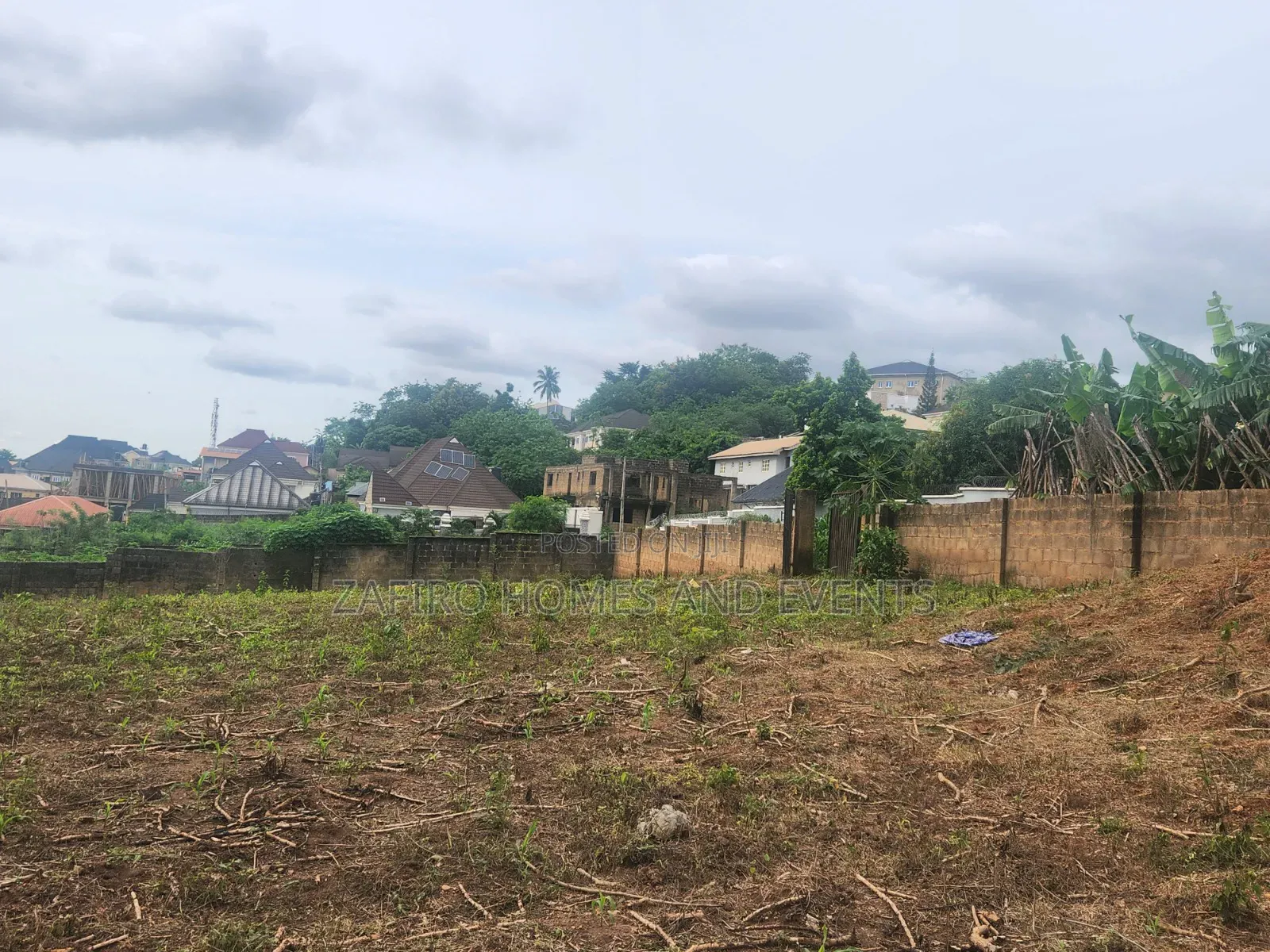 Distressed 1300m2 Fenced and Gated Piece of Land for Sale in Idishin