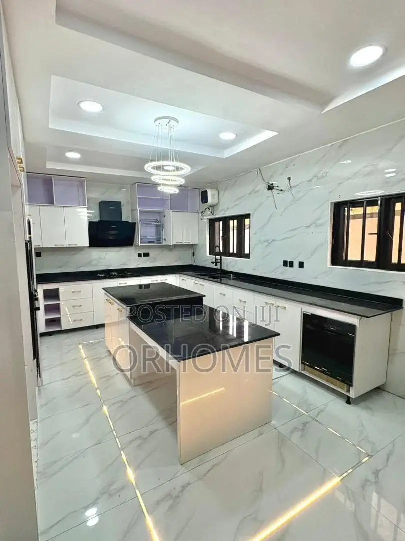 5bdrm Duplex in Chevron for sale in Chevron