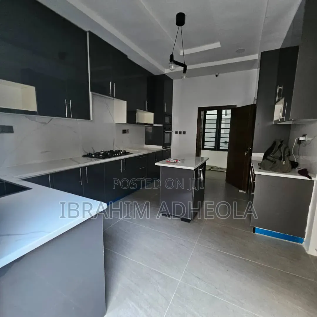 7bdrm Duplex in Magodo Phase2 for sale in GRA Phase 2 Shangisha