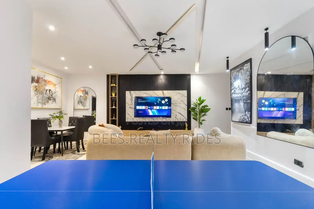 Spacious 2BDRM With Snooker/Tennis Table, Mini Gym PS5 on Request in Lekki Phase 1
