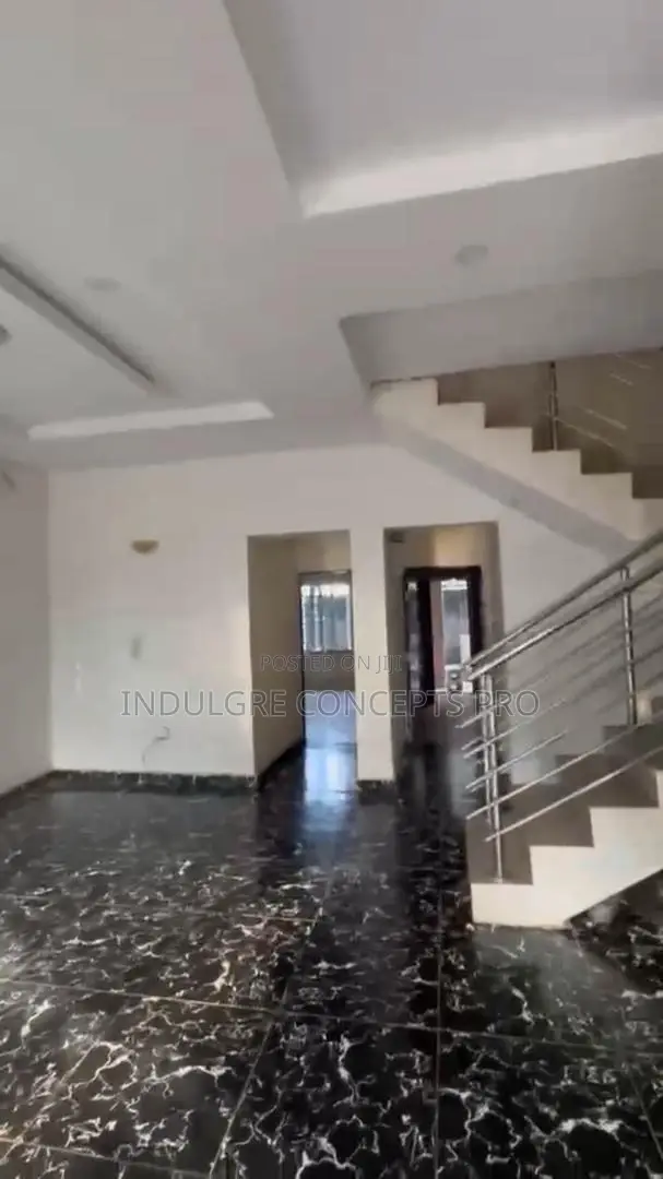 4bdrm Duplex in Pheight, Lugbe District for rent in Lugbe District