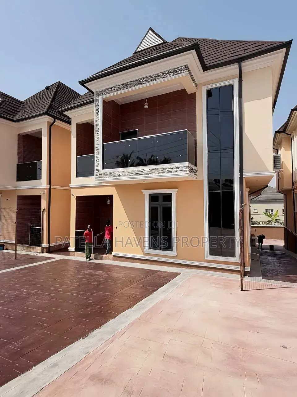 4bdrm Duplex in Apo Resettlement for sale in Apo Resettlement