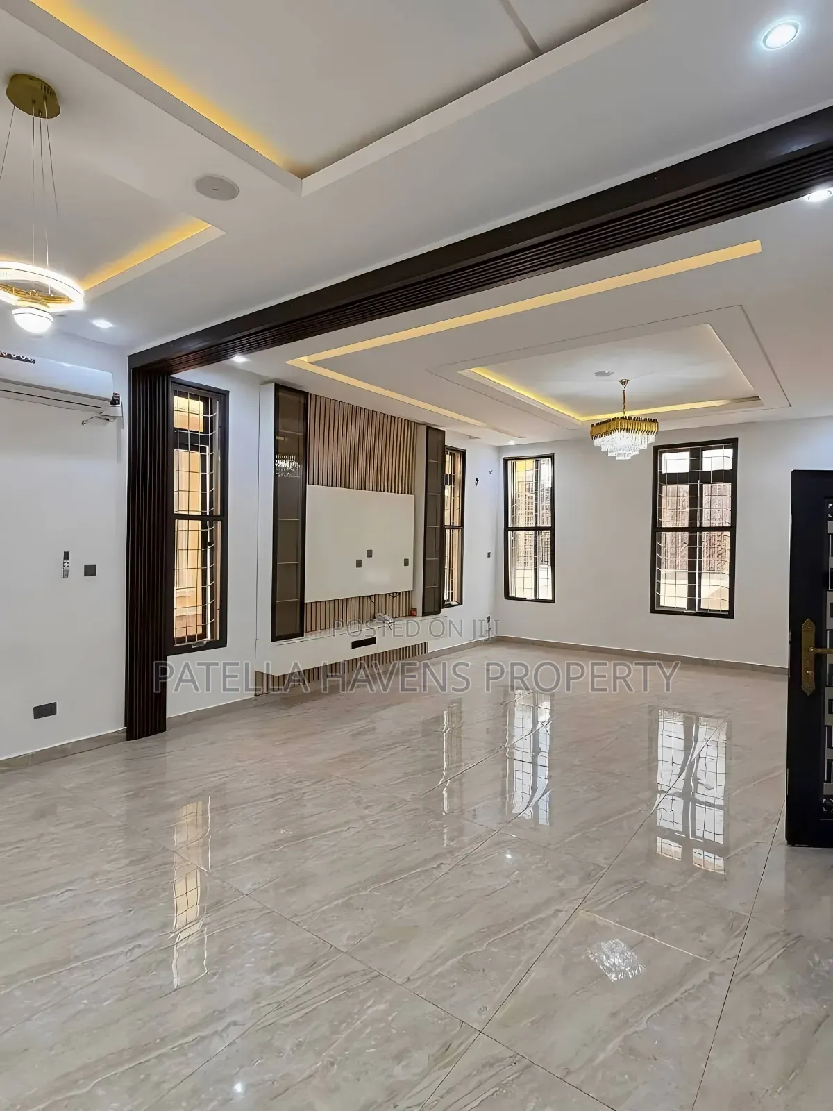 4bdrm Duplex in Apo Resettlement for sale in Apo Resettlement