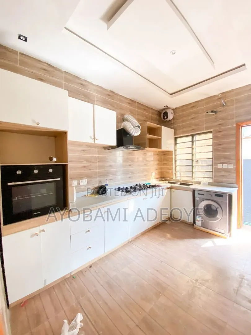 4bdrm Duplex in Lekki Conservation for rent in Chevron