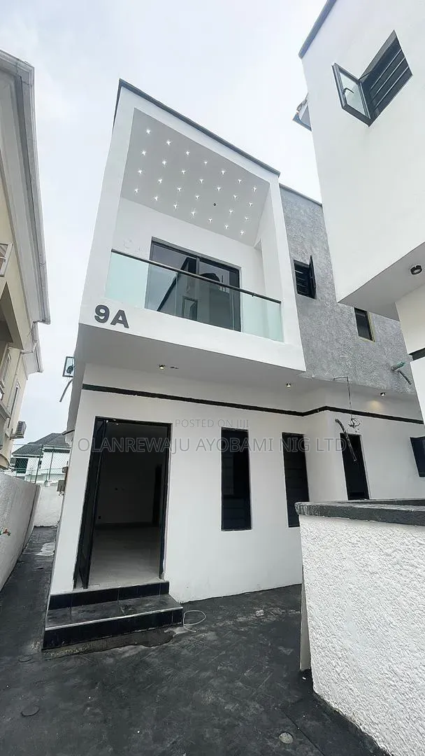 6bdrm Duplex in Chevron for sale in Chevron