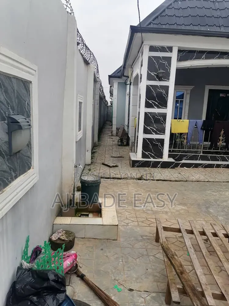 4bdrm Bungalow in Ayobo for sale in Ayobo