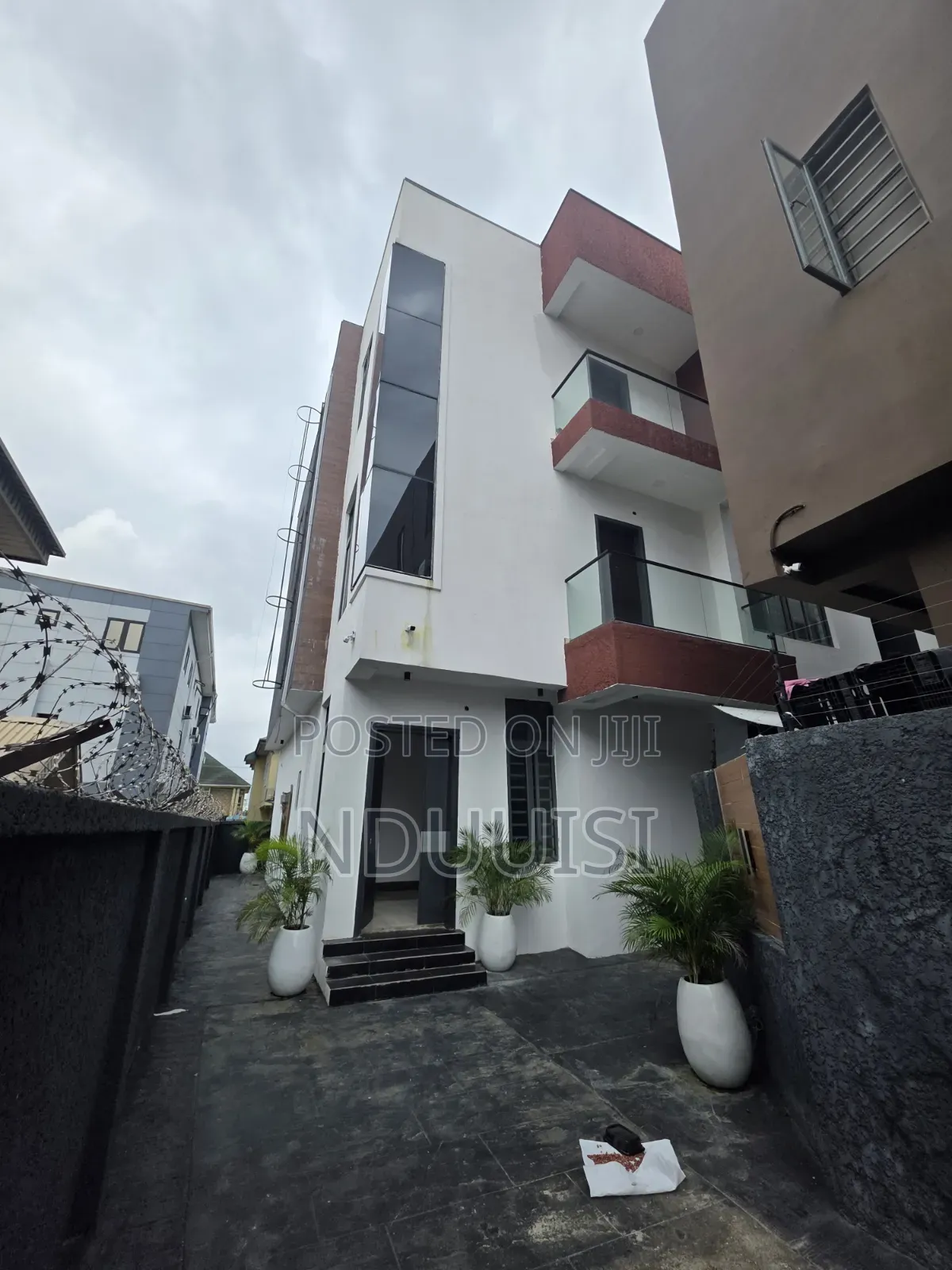 5bdrm Duplex in Lekki Phase 1 for sale in Lekki Phase 1