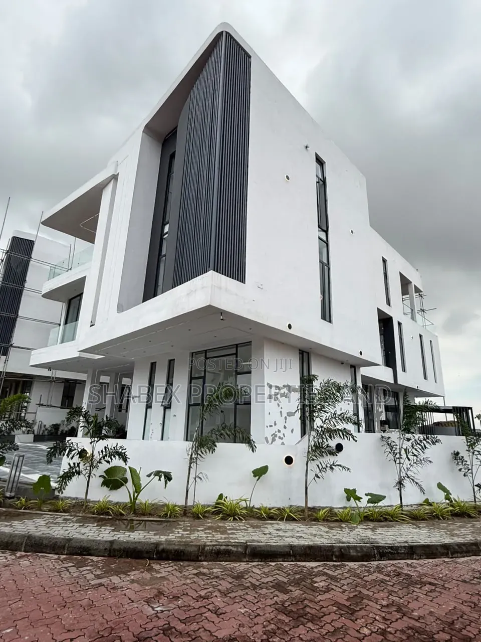 Furnished 6bdrm Duplex in Osapa london for sale in Osapa london