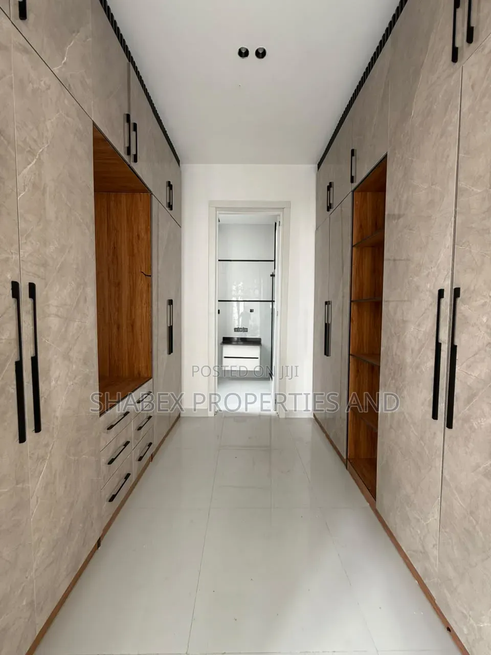 Furnished 6bdrm Duplex in Osapa london for sale in Osapa london
