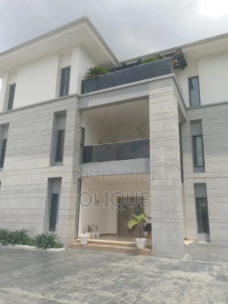 8bdrm Duplex in Maitama for sale in Maitama