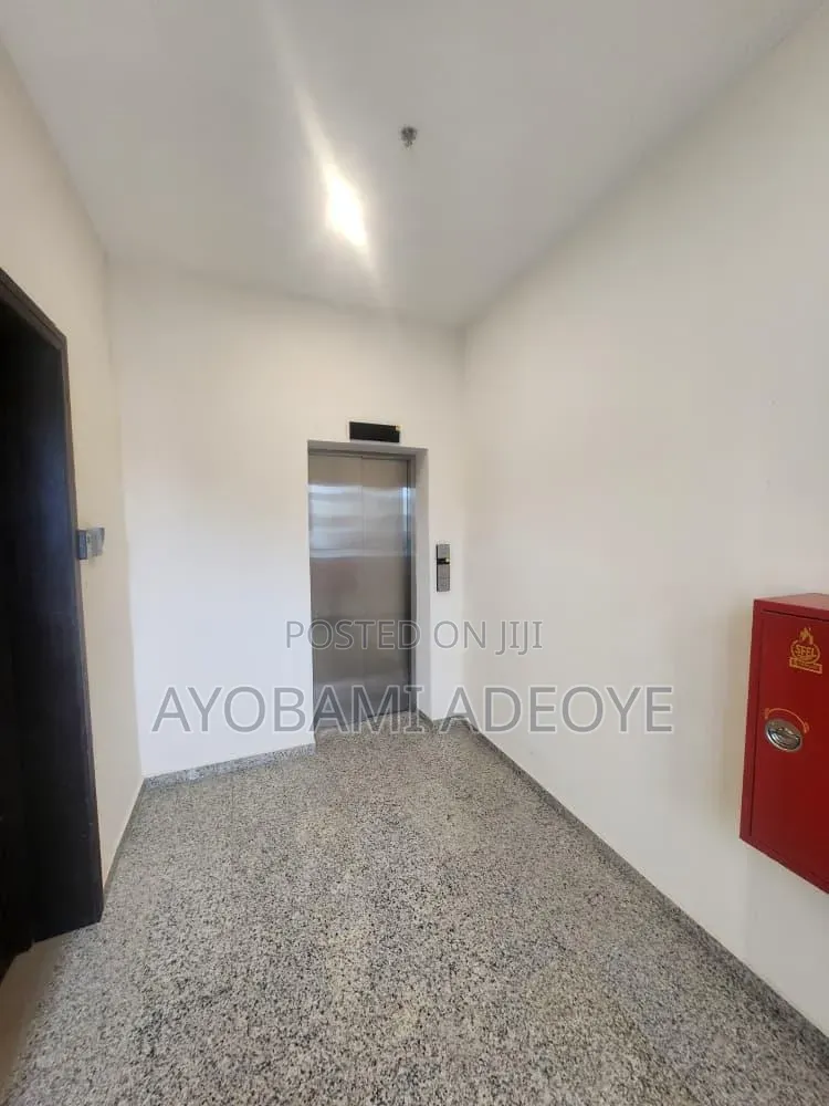 3bdrm Apartment in Oroke Drive, Old Ikoyi for rent in Old Ikoyi