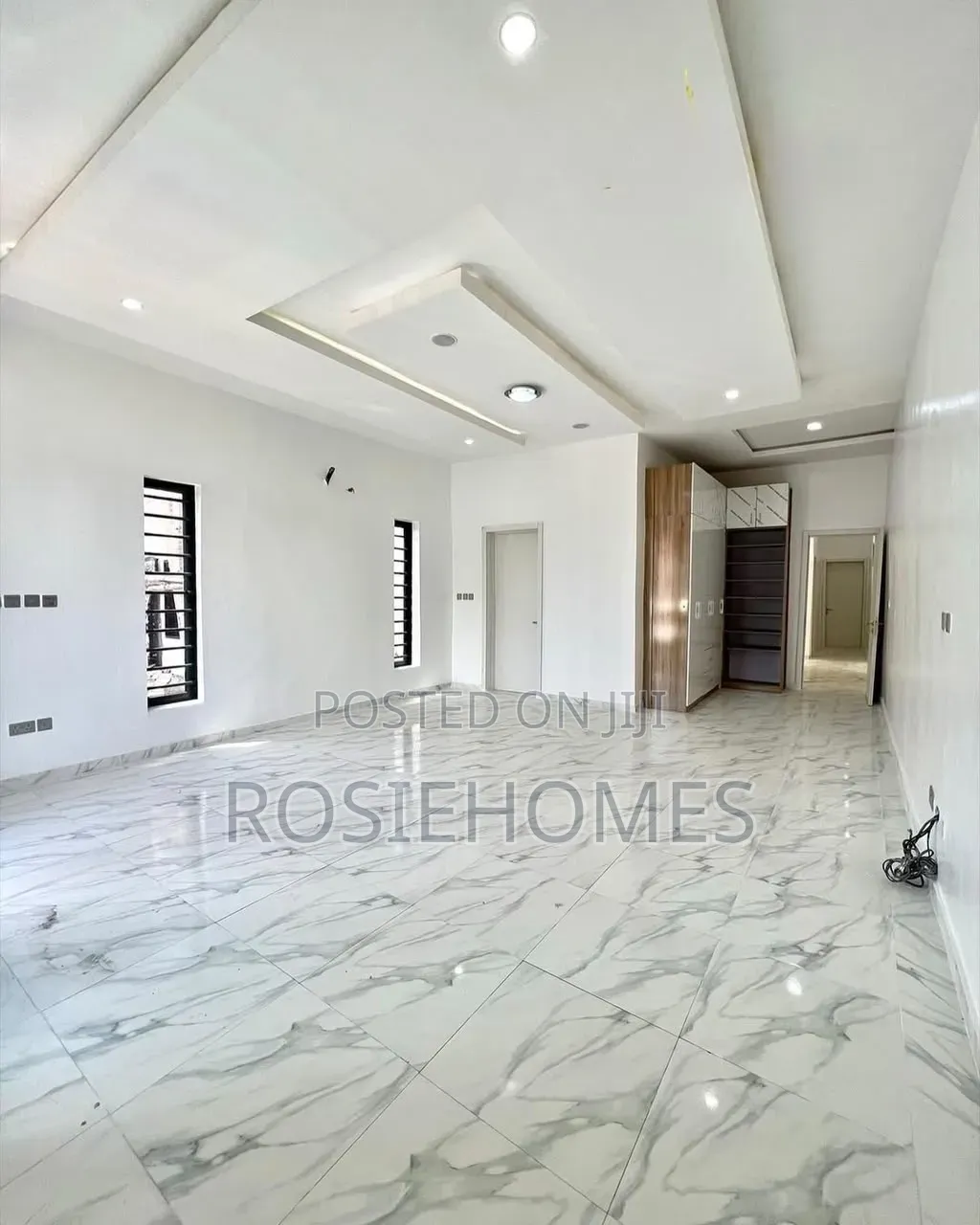 4bdrm Duplex in Chevron for rent in Chevron