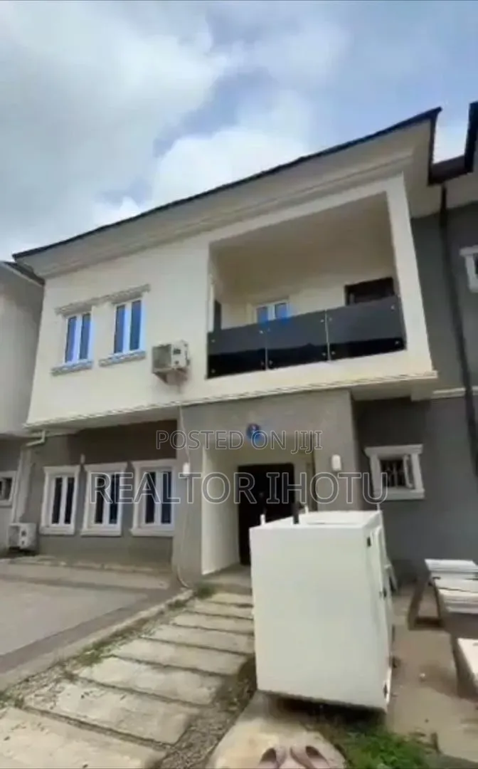 Furnished 3bdrm Duplex in Idu Industrial for sale in Idu Industrial