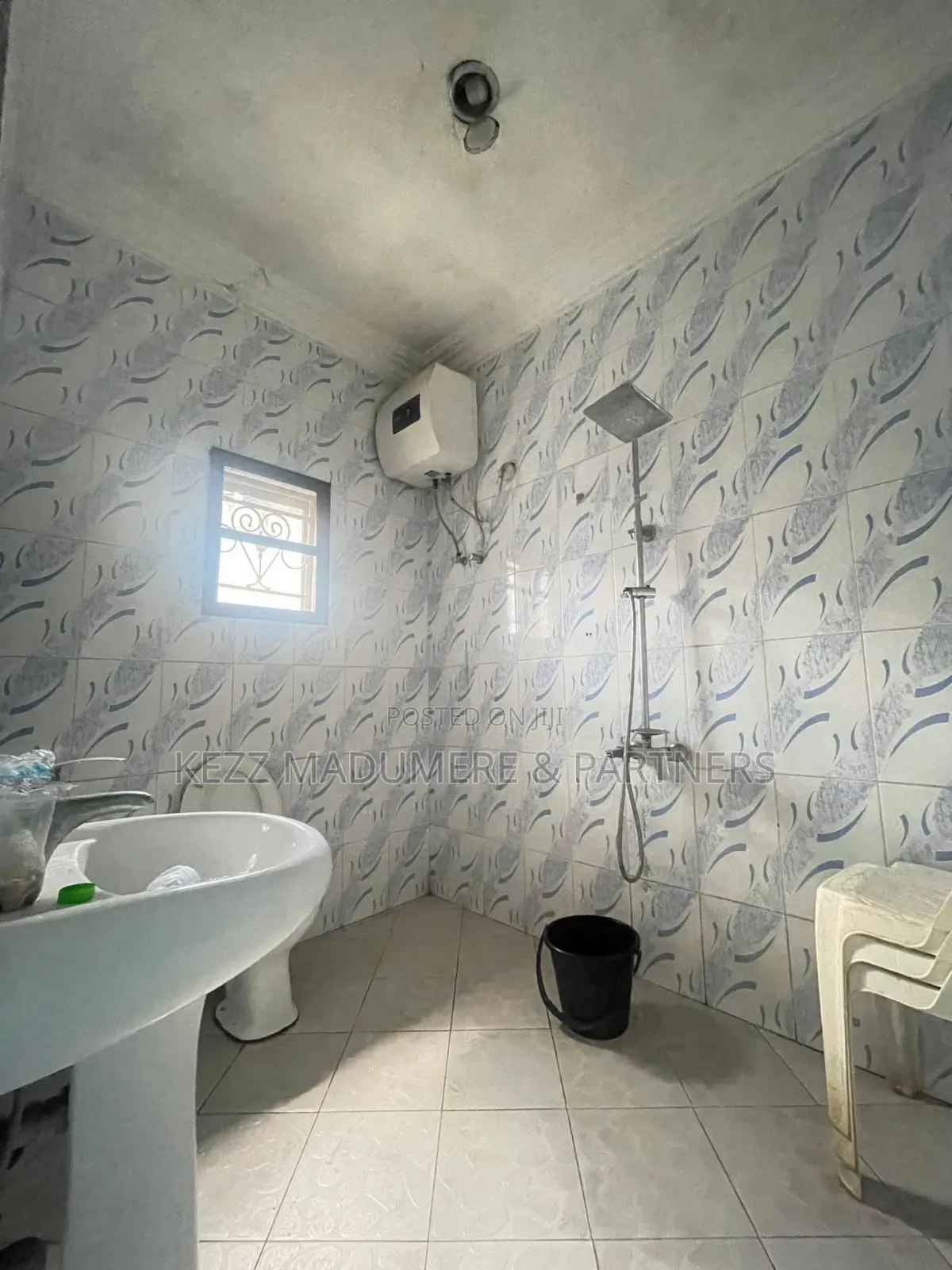 4bdrm Duplex in Tulip Haven Est for sale in Chevron