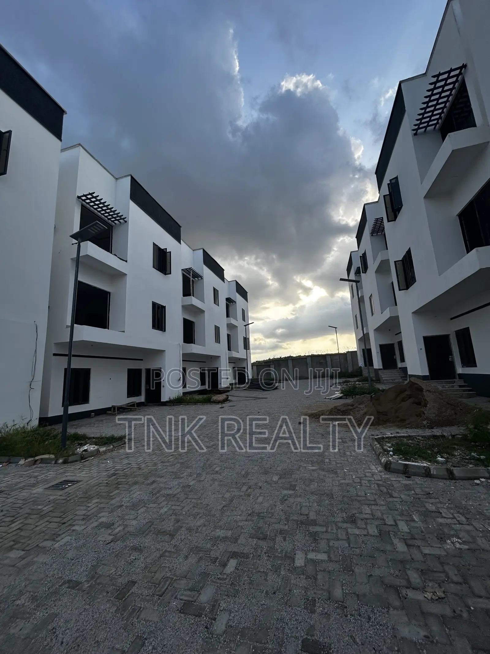 Furnished 5bdrm Duplex in Jahi for sale in Jahi
