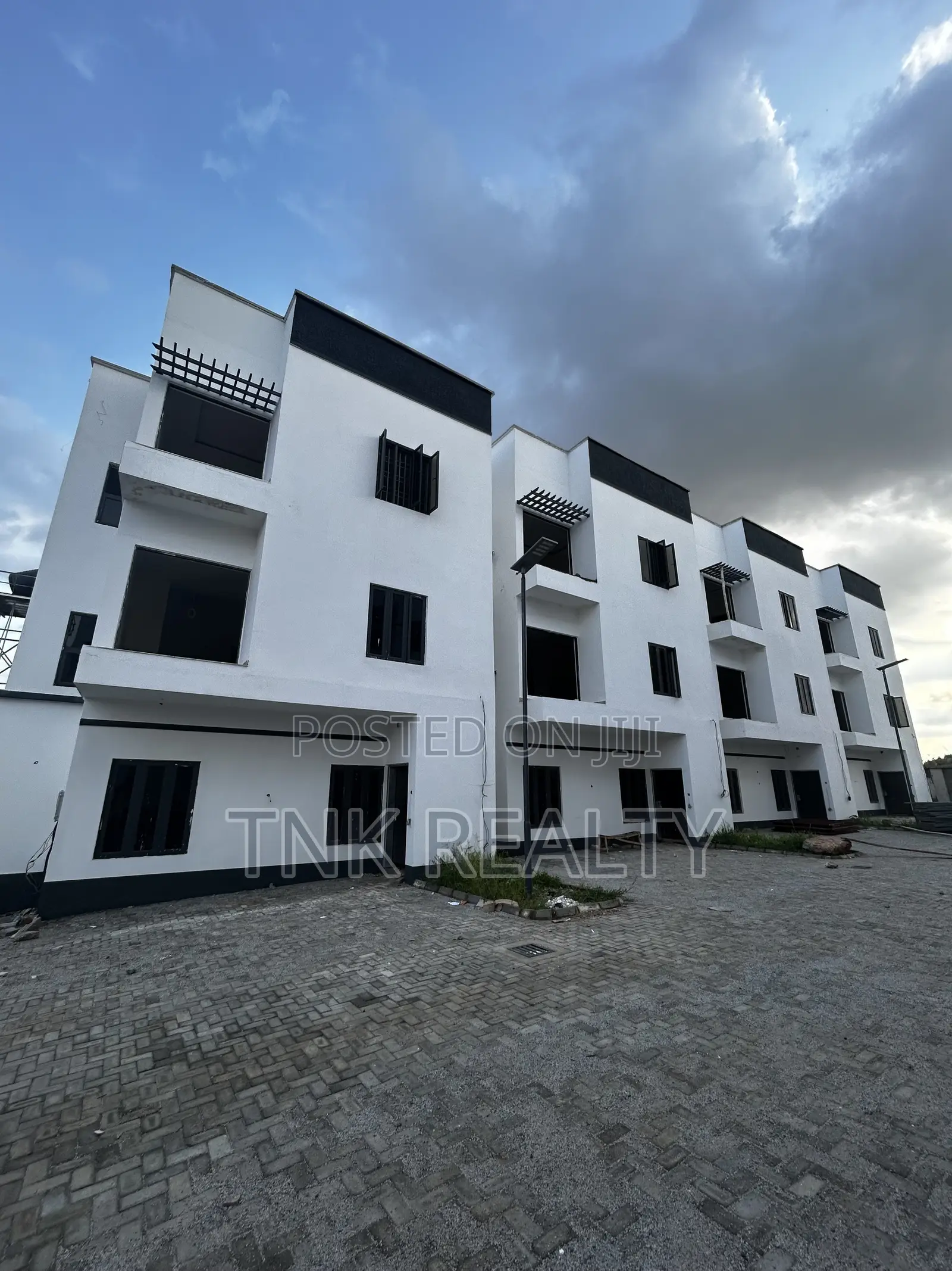 Furnished 5bdrm Duplex in Jahi for sale in Jahi