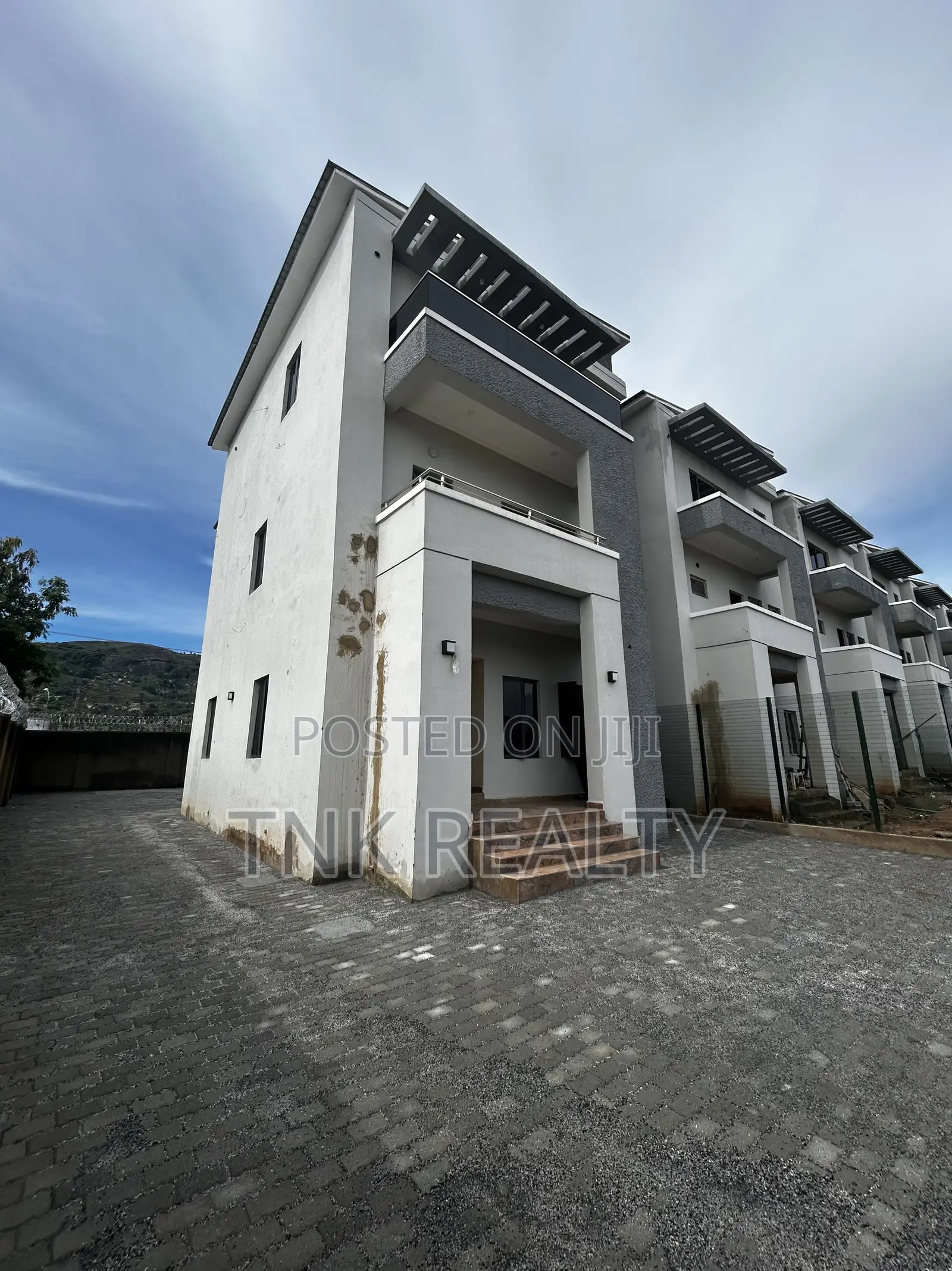 Newly Built 5bedroom Duplex With BQ for Sale in Jahi