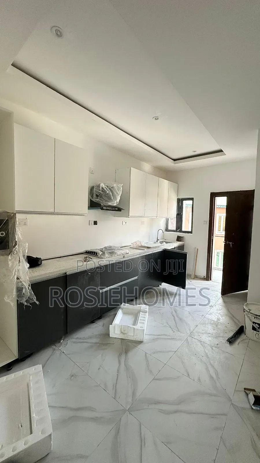 3bdrm Duplex in Ikota for sale in Ikota