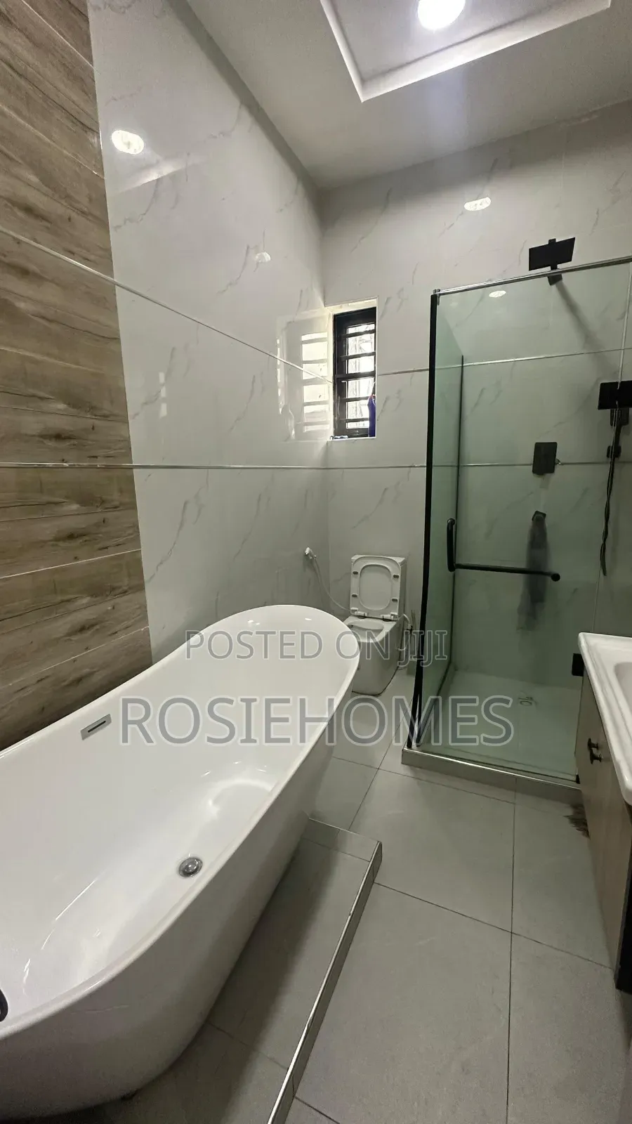 4bdrm Duplex in Chevron for sale in Chevron