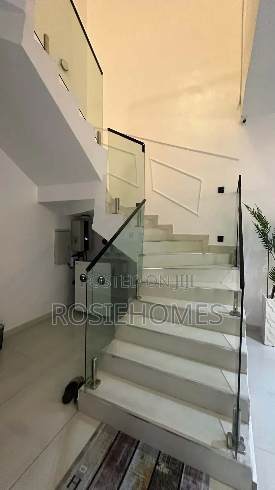 4bdrm Duplex in Chevron for sale in Chevron