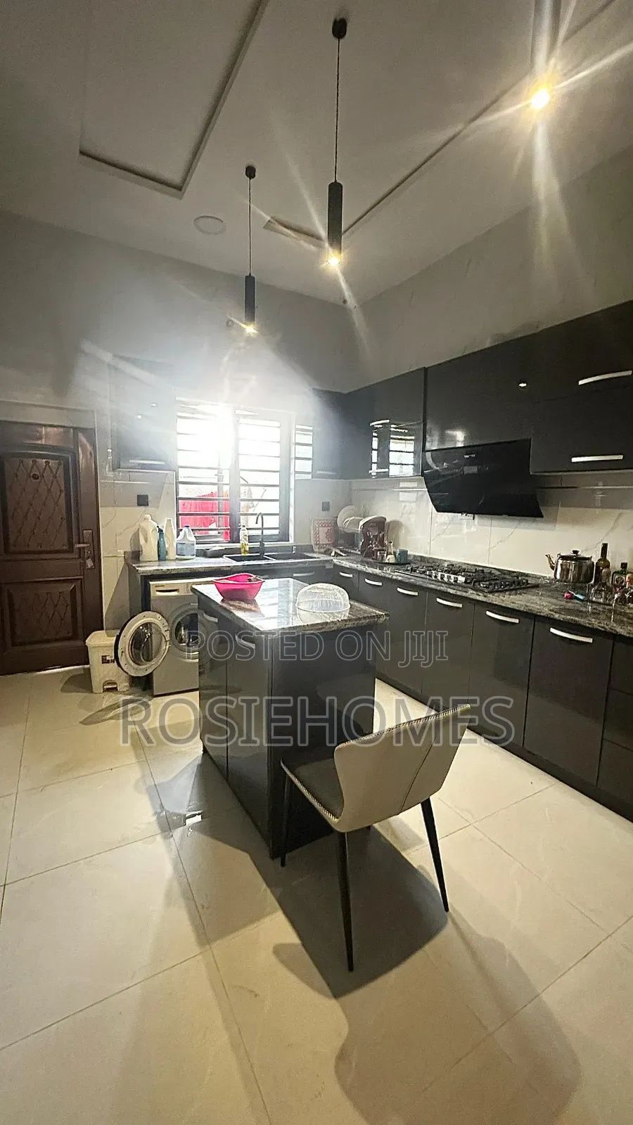 4bdrm Duplex in Chevron for sale in Chevron