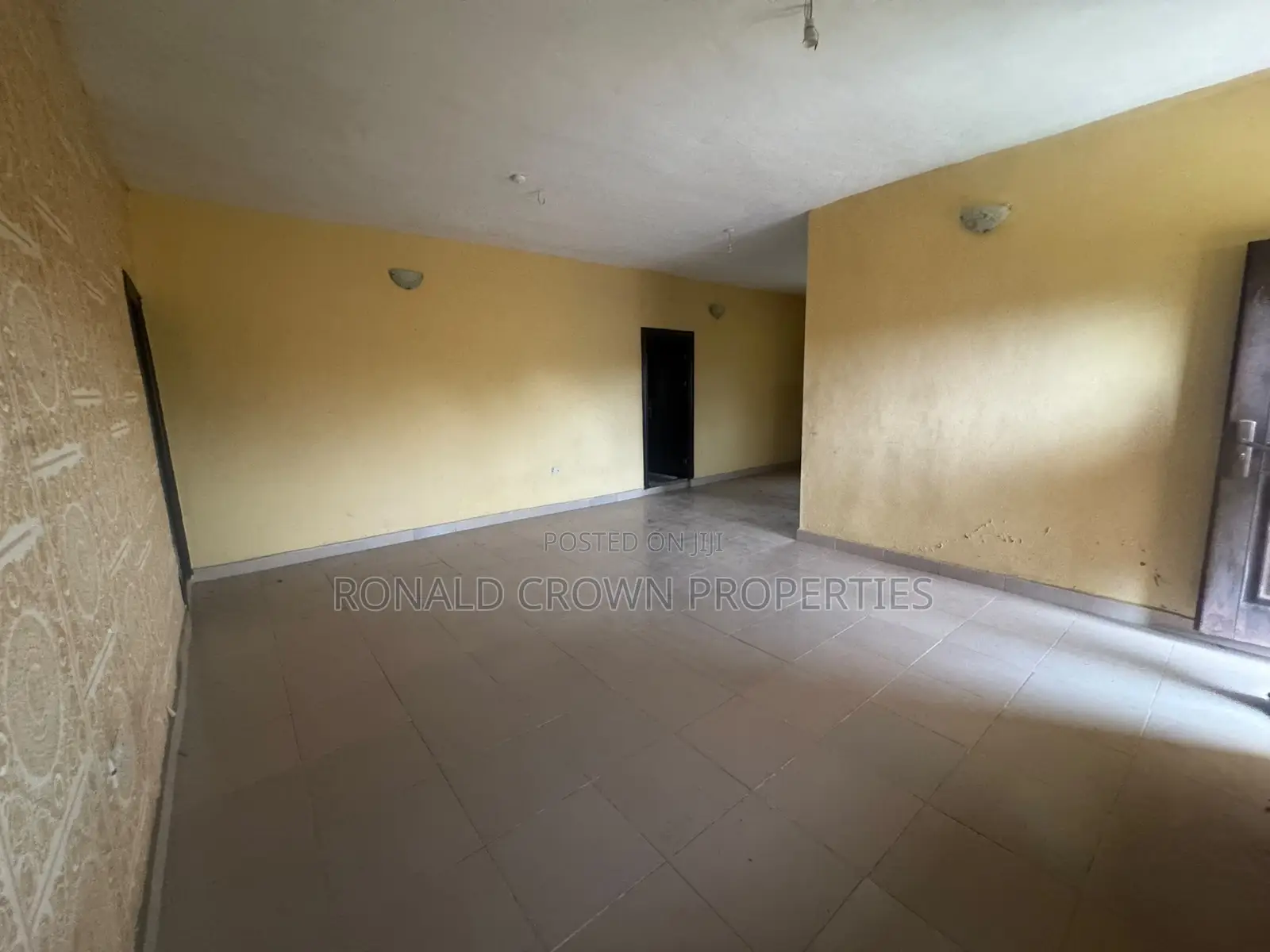 3bdrm Block of Flats in Akute Ajuwon for sale in Akute Ajuwon