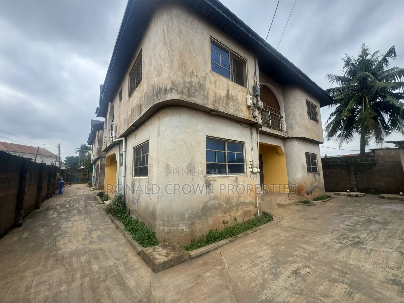 3bdrm Block of Flats in Akute Ajuwon for sale in Akute Ajuwon